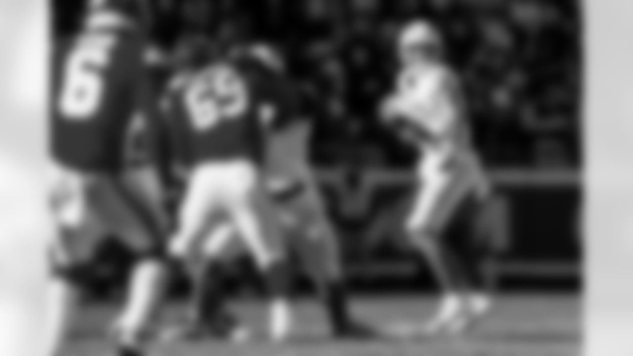 Check out the best shots from the Chargers Week 15 matchup against the Chiefs!