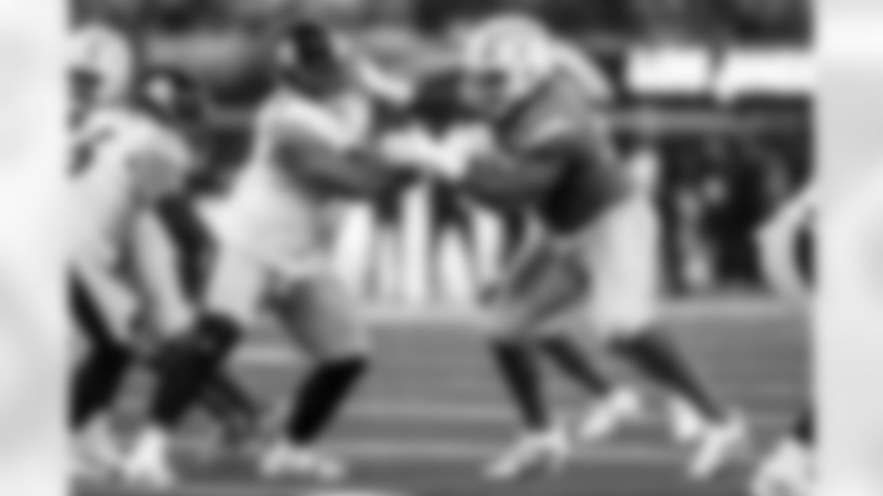 Check out the best shots from the Chargers Week 10 matchup against the Steelers!