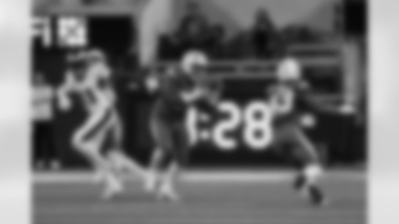 DL Da'Shawn Hand (91)