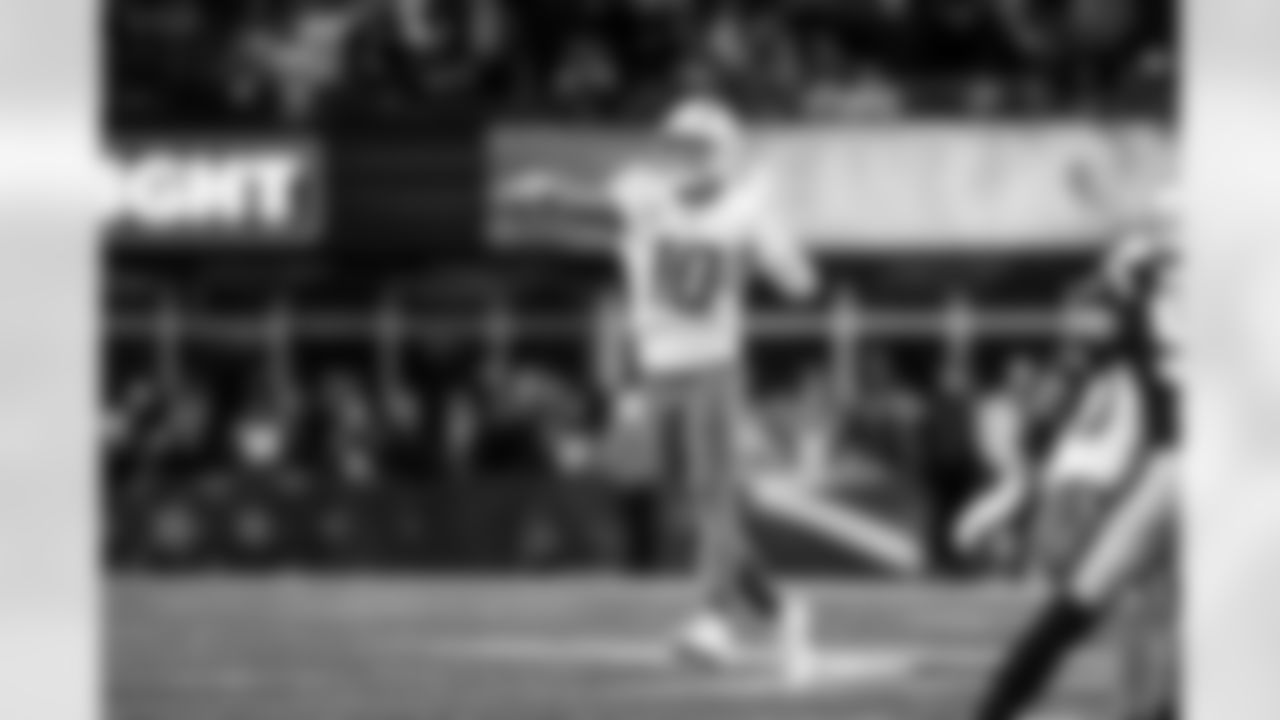 QB Justin Herbert (10)