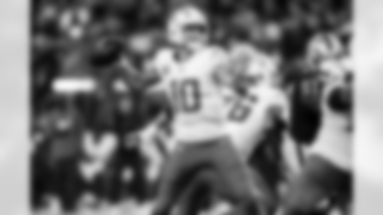 QB Justin Herbert (10)