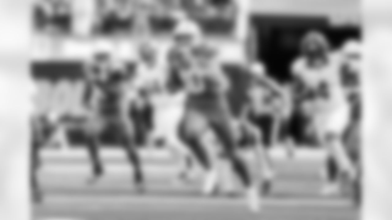 QB Justin Herbert (10)