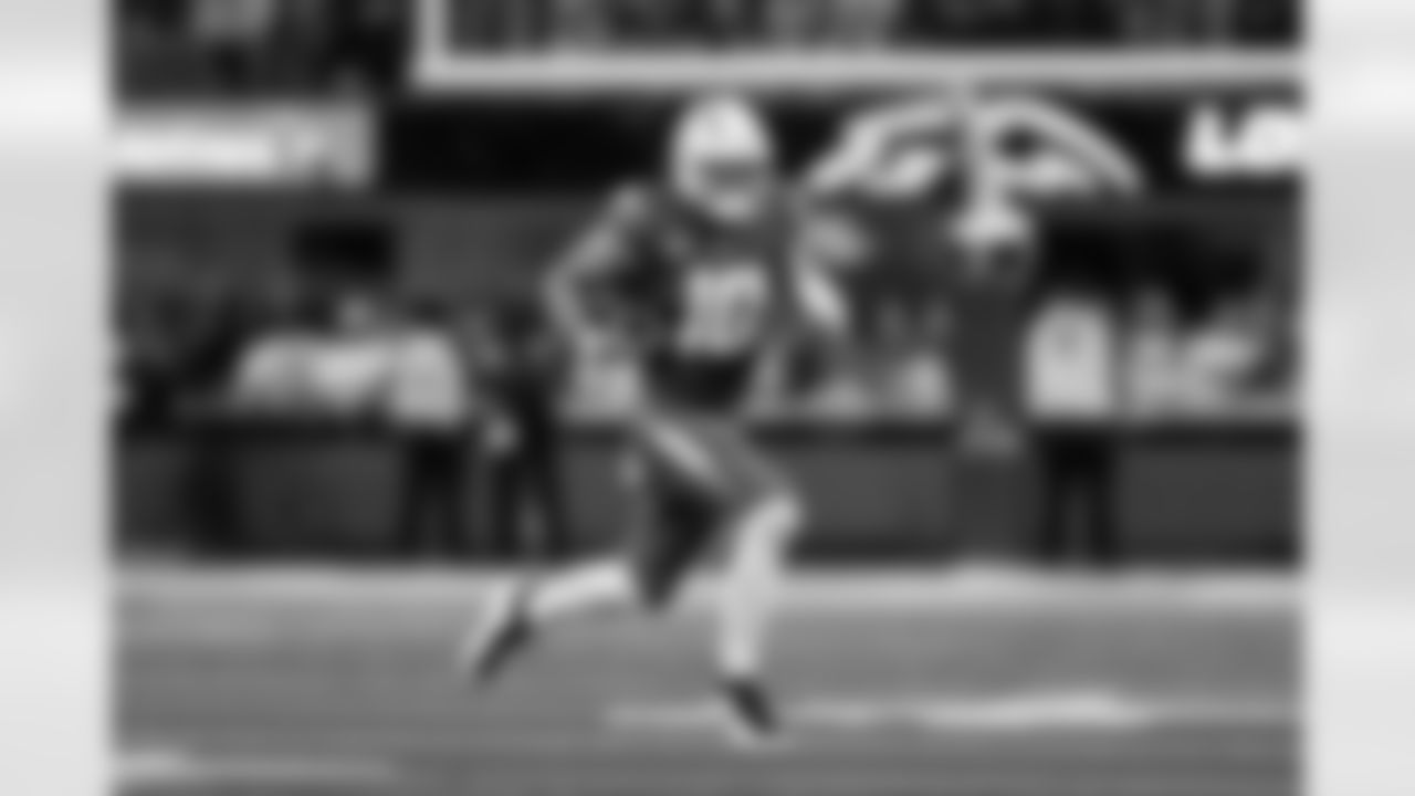 QB Justin Herbert (10)