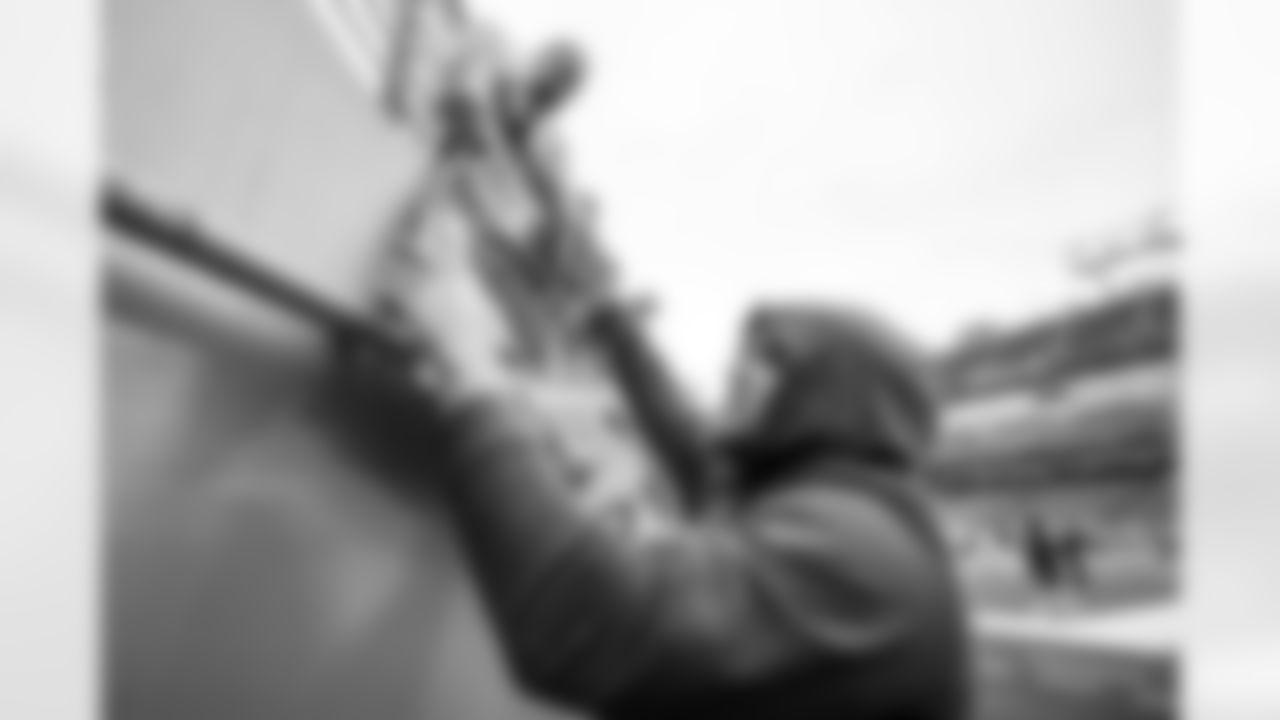 OL Austin Deculus (74)