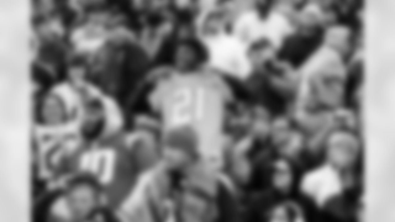 Check out the best shots from the Chargers Week 9 matchup against the Titans!