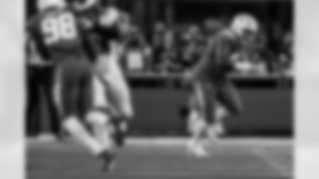 Take a look at the best photos of Chargers 2026 free agent Da'Shawn Hand