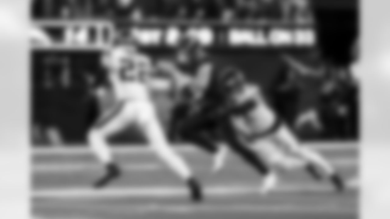 QB Justin Herbert (10)