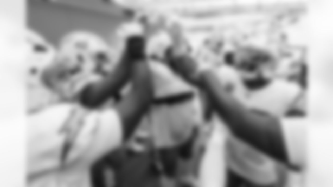 Check out the best shots from the Chargers Week 9 matchup against the Titans!