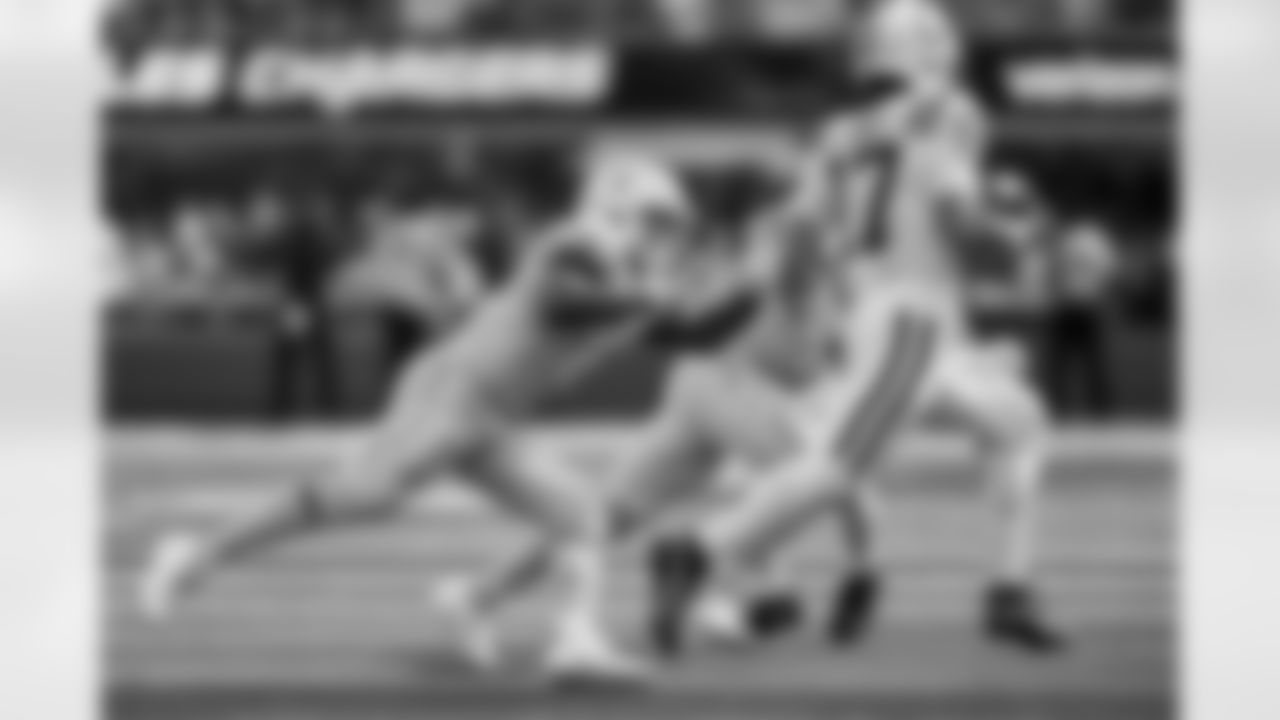 Take a look at the best photos of Chargers 2026 free agent Denzel Perryman