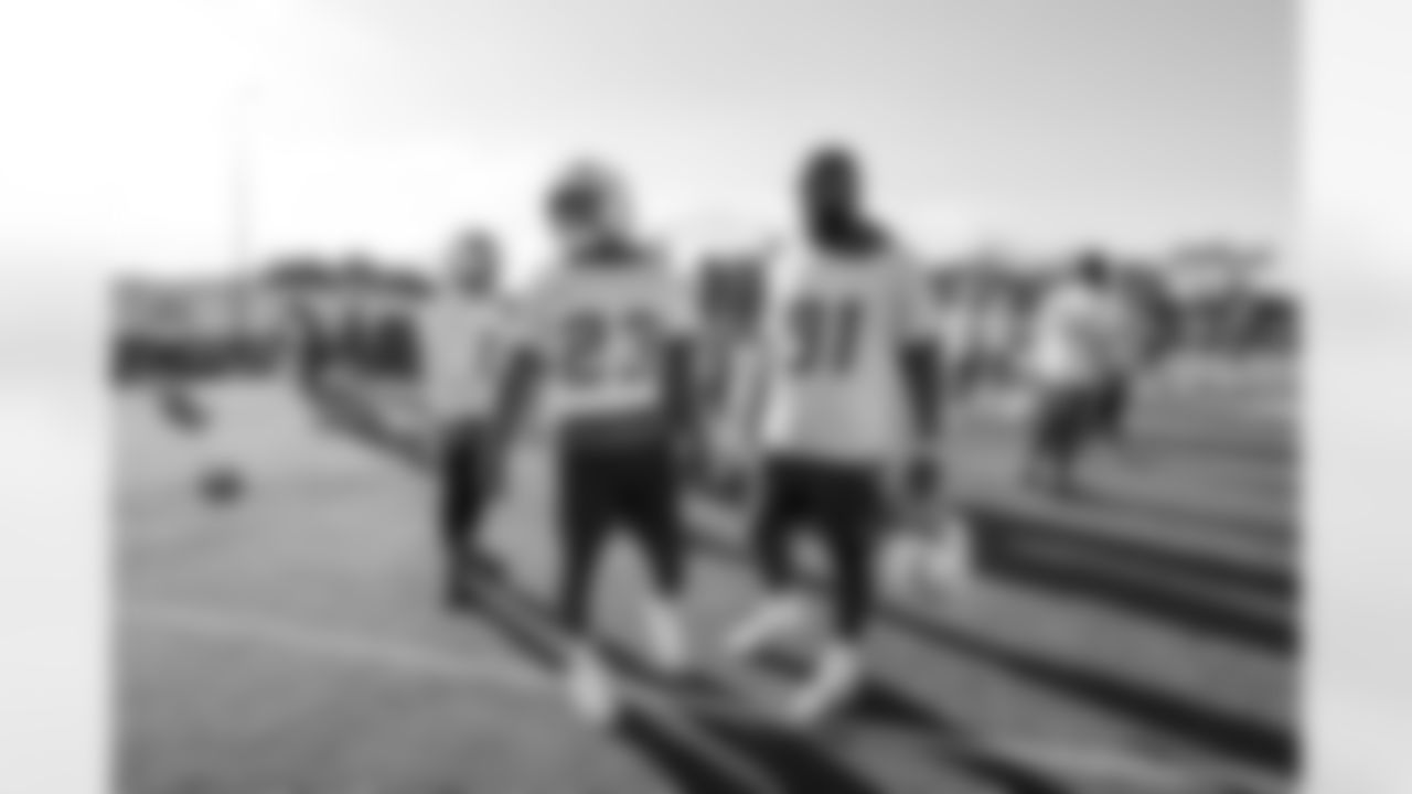 S Tony Jefferson (23) and DL Da'Shawn Hand (91)