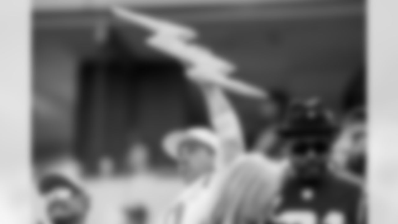 The Los Angeles Chargers play the Washington Commanders on Sunday, October 5, 2025 at SoFi Stadium in Inglewood, CA.
[FINAL SCORE: WAS 27 - LAC 10]