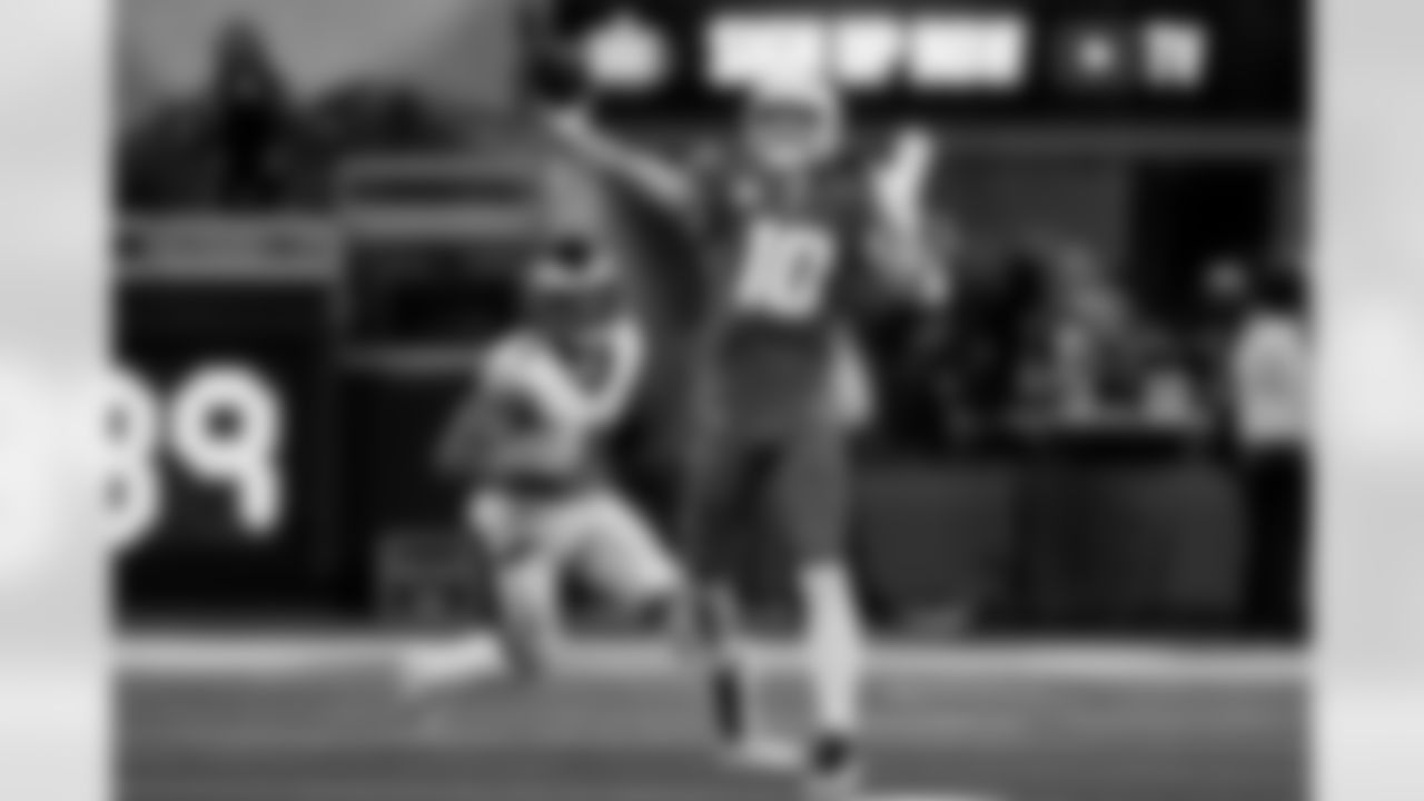 Chargers QB Justin Herbert (#10) in action during their Pro Bowl season.