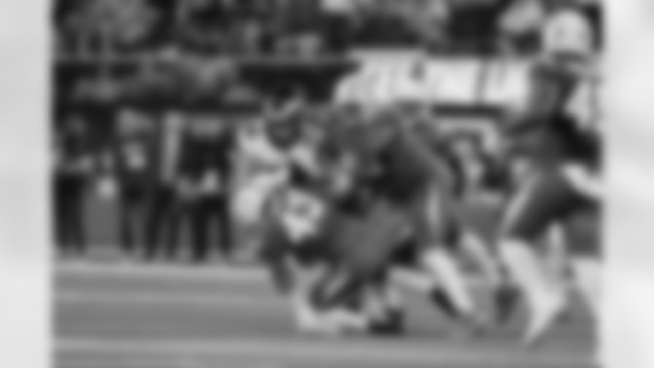 LB Troy Dye (43) and DL Teair Tart (90)