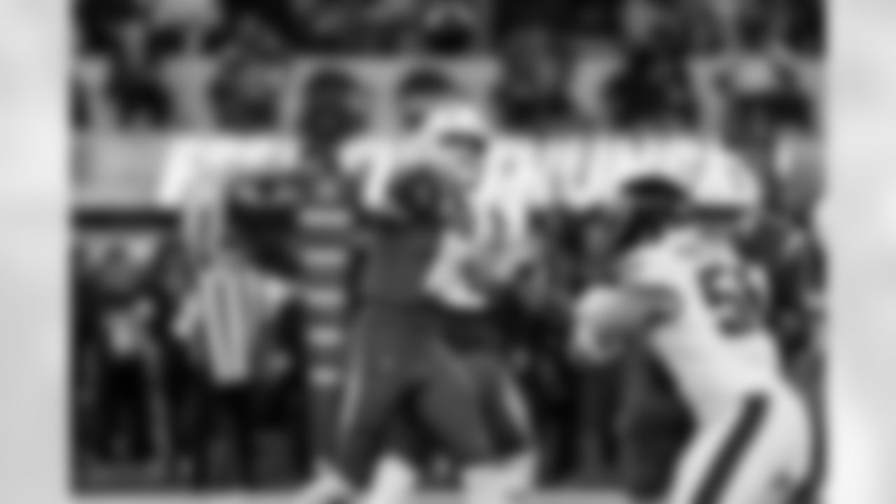 QB Justin Herbert (10)