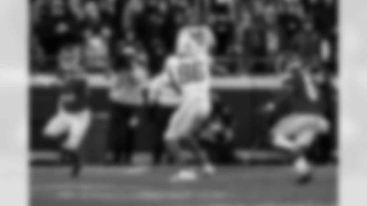 Check out the best shots from the Chargers Week 15 matchup against the Chiefs!