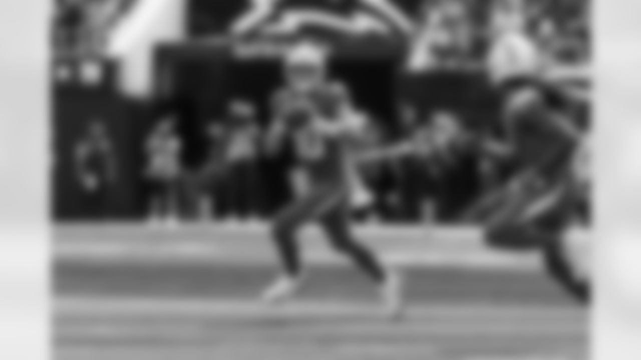 Take a look back at the best photos of Justin Herbert's 2025 campaign.