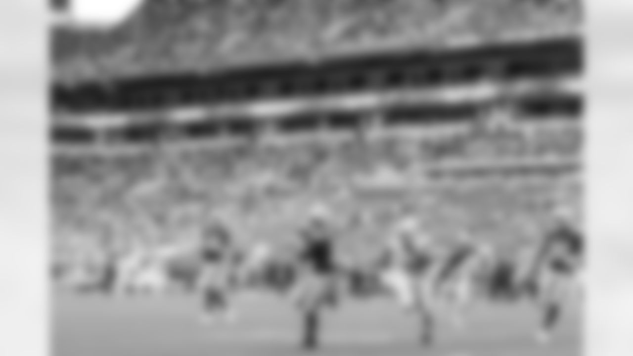 Check out the best shots from the Chargers Week 6 matchup against the Dolphins!