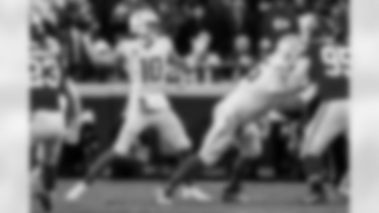 Chargers QB Justin Herbert (#10) in action during their Pro Bowl season.