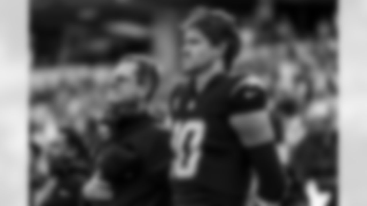 Take a look back at the best photos of Justin Herbert's 2025 campaign.