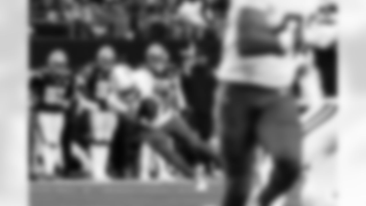 Check out the best shots from the Chargers Week 16 matchup against the Cowboys!