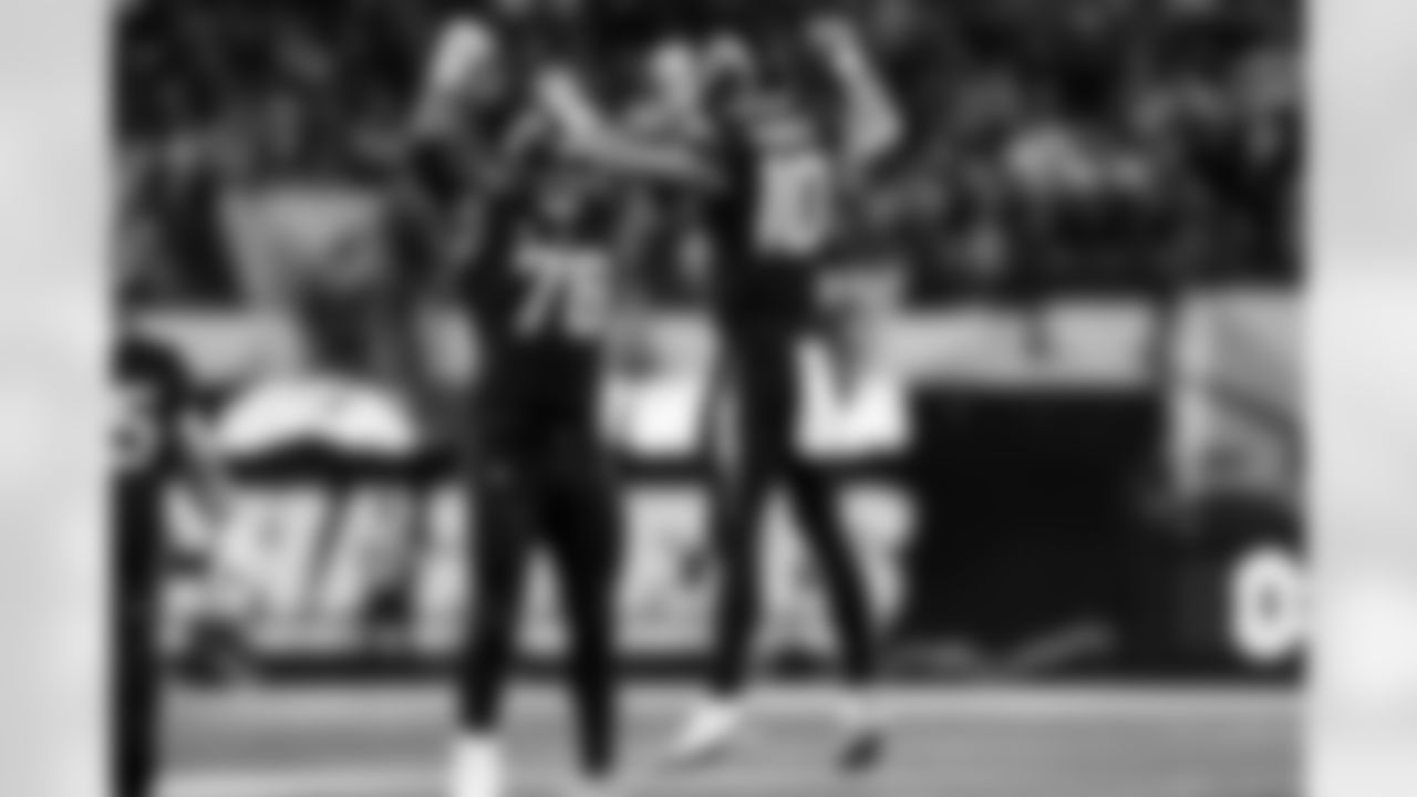 T Joe Alt (76) and QB Justin Herbert (10)