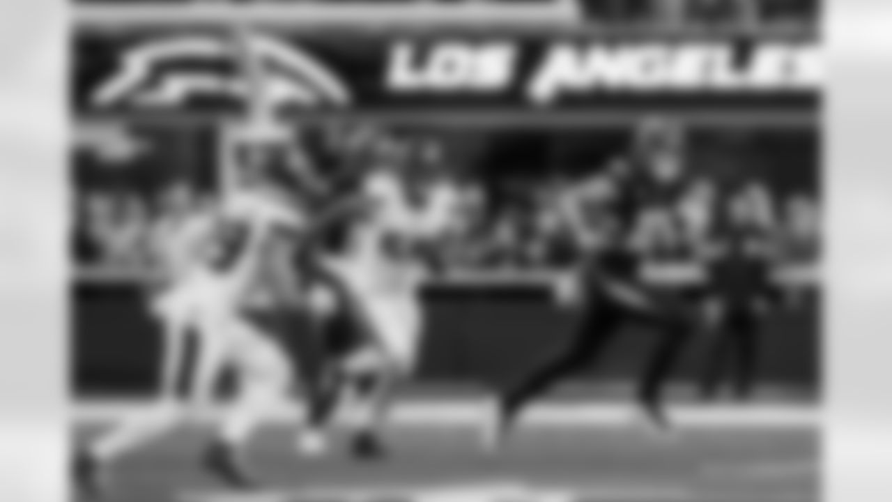 Take a look back at the best photos of Justin Herbert's 2025 campaign.