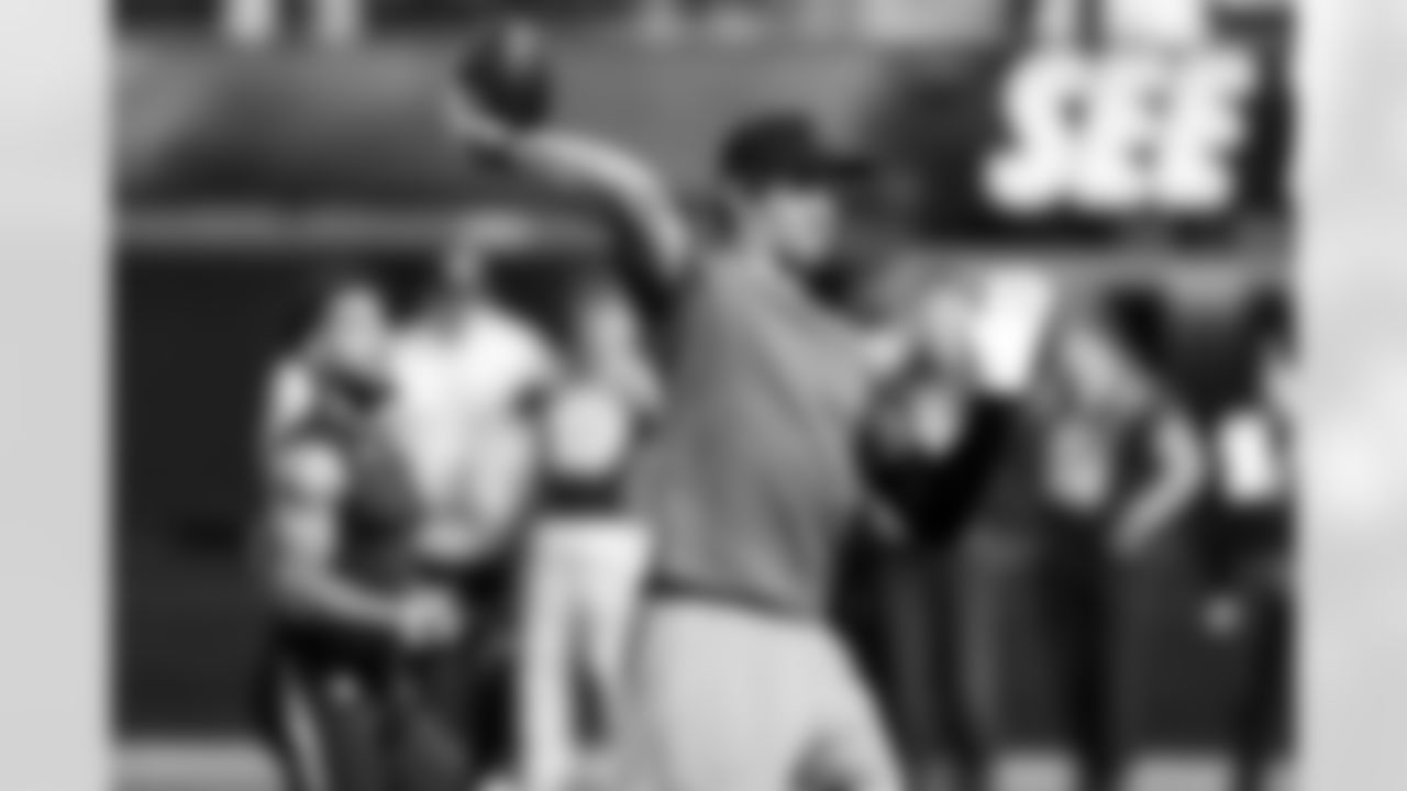 QB Justin Herbert (10)