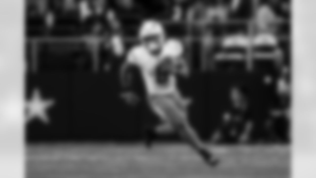 RB Omarion Hampton (8)