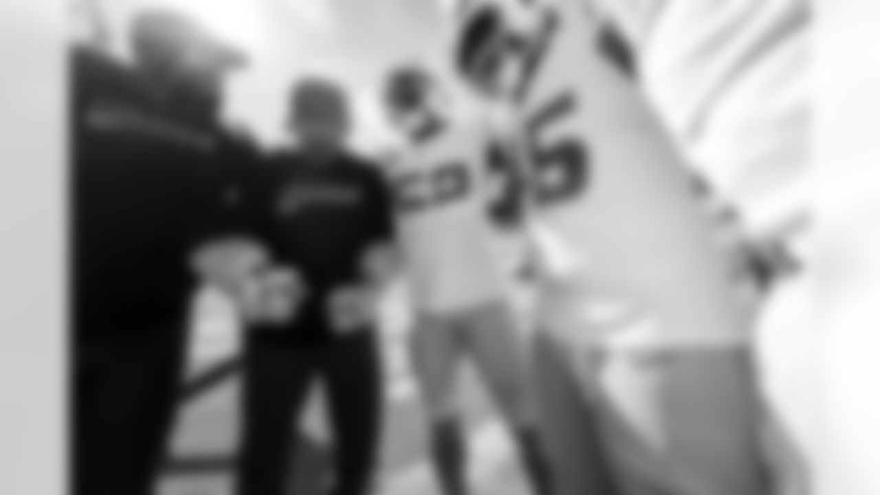 OLB Khalil Mack (52) and OLB Tuli Tuipulotu (45)