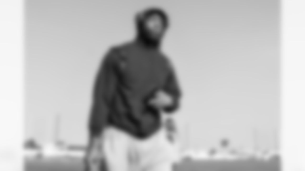 Los Angeles Chargers OLB Odafe Oweh (98) travels to Dallas on Saturday, Dec. 20, 2025 for the Week 16 regular season matchup against the Dallas Cowboys.