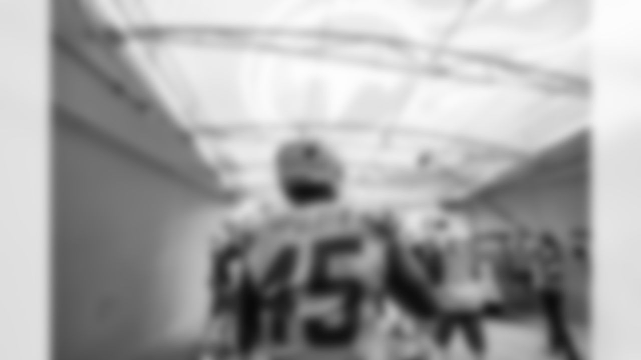 Check out the best shots from the Chargers Week 9 matchup against the Titans!