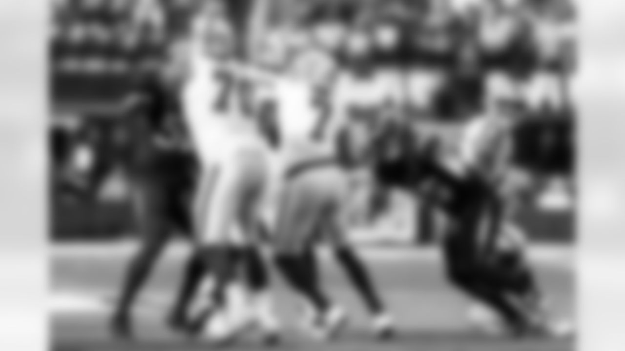 OLB Khalil Mack (52) and OLB Tuli Tuipulotu (45)