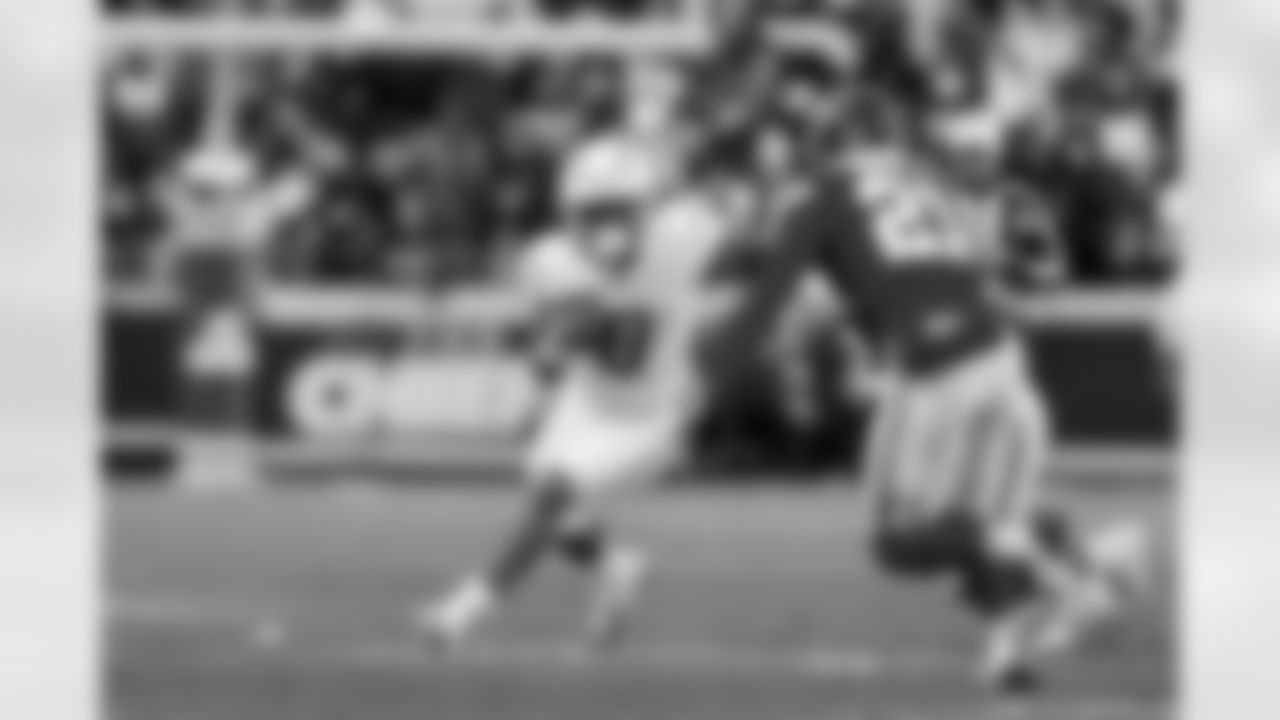 RB Omarion Hampton (8)