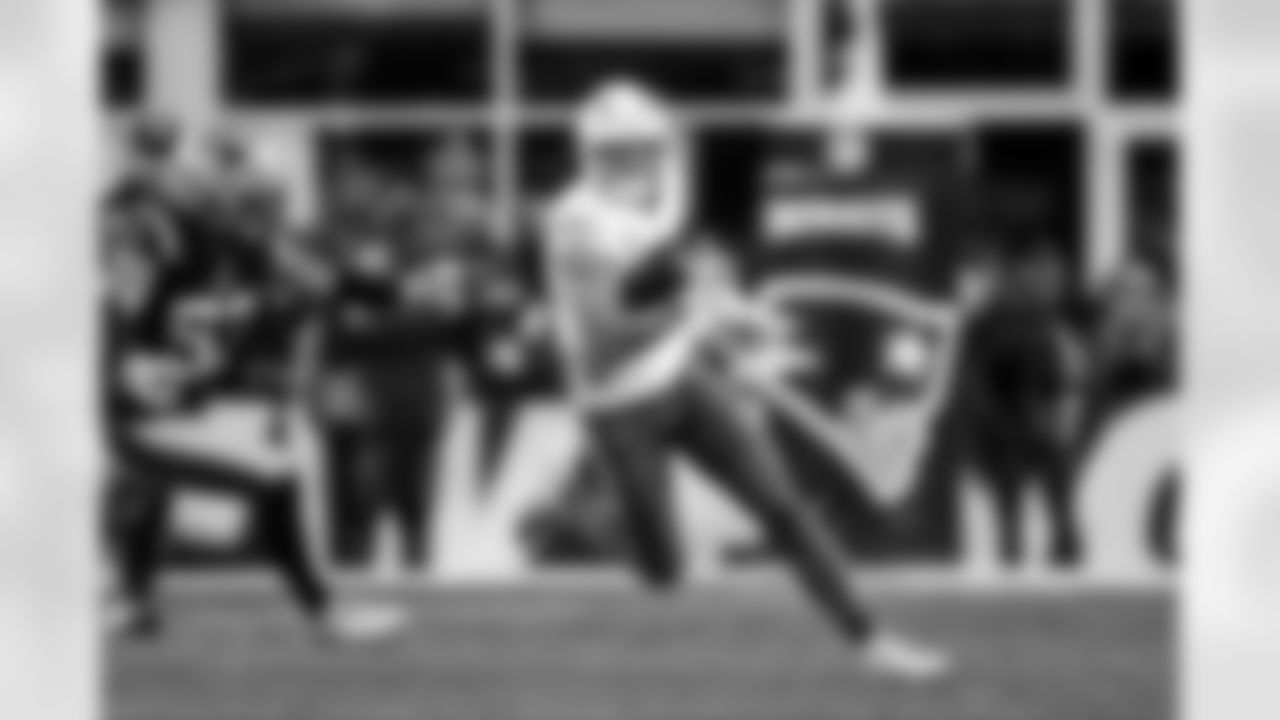 QB Justin Herbert (10)