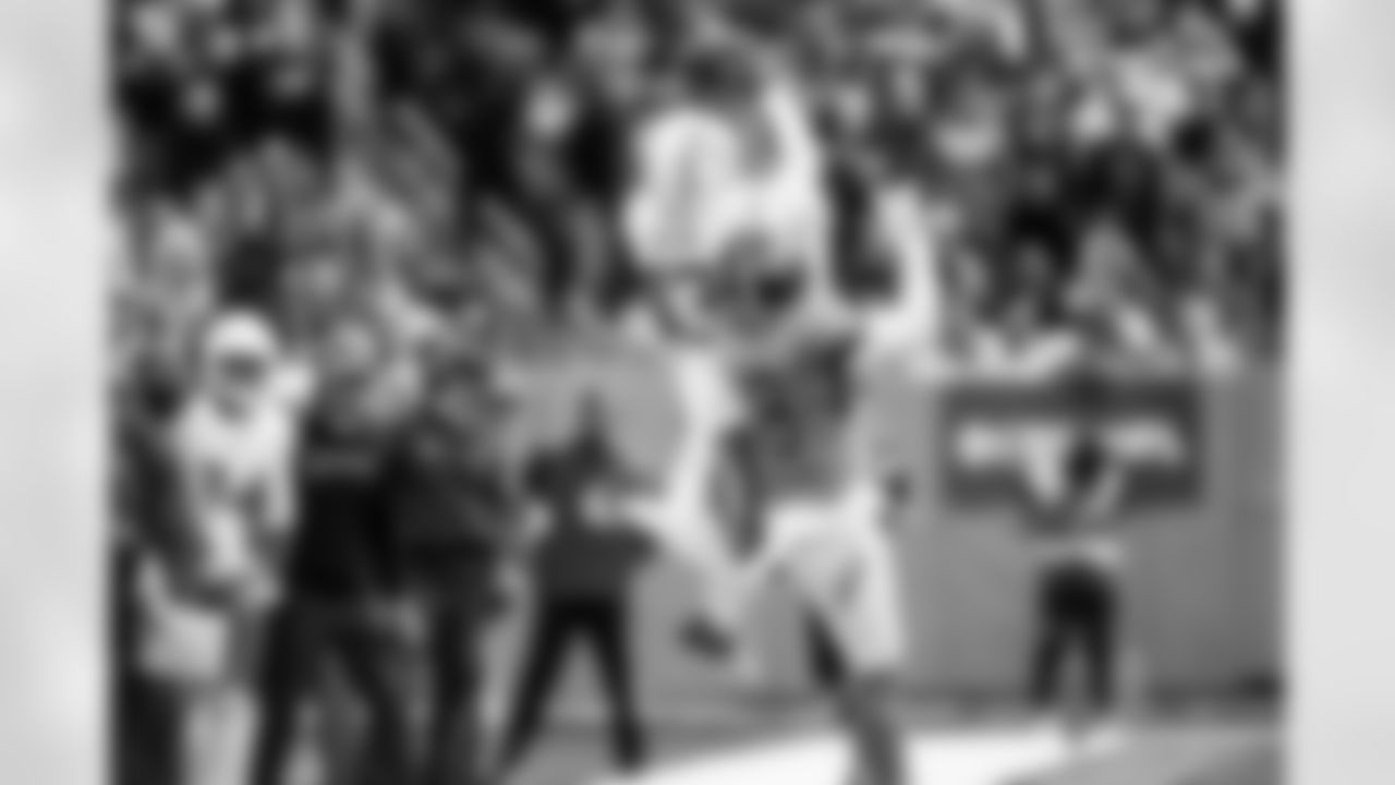 Check out the best shots from the Chargers Week 9 matchup against the Titans!