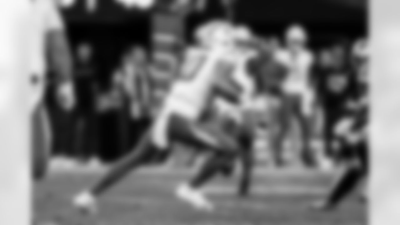 QB Justin Herbert (10)
