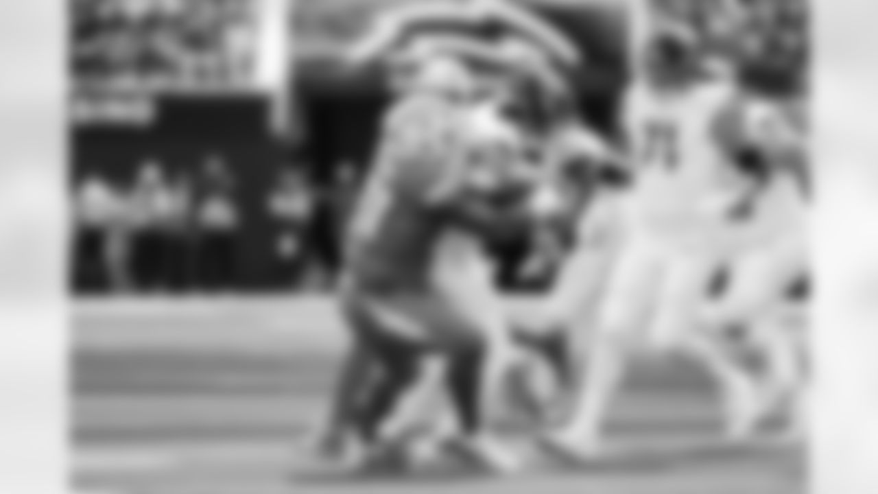 DL Da'Shawn Hand (91)