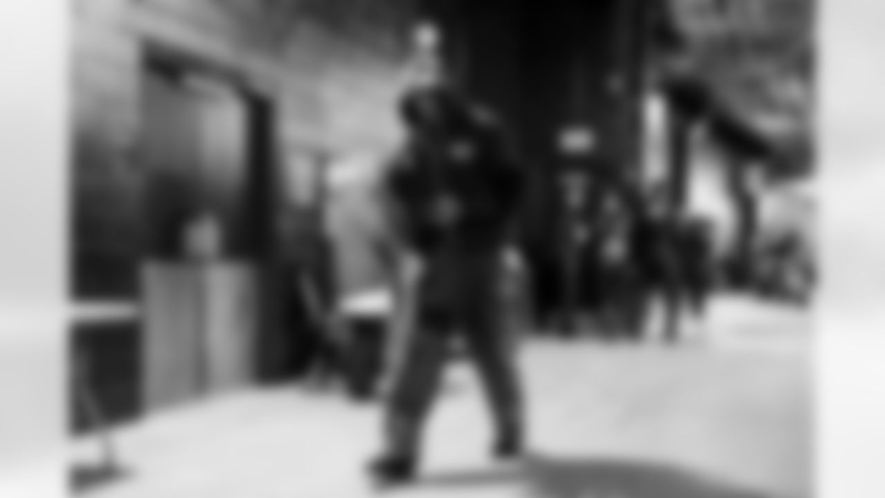 OLB Kyle Kennard (54)