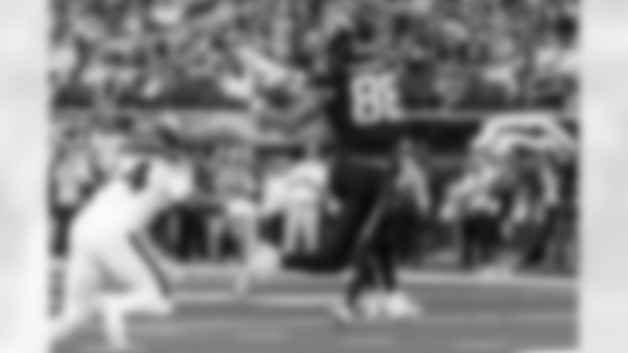 Check out the best shots from the Chargers Week 8 matchup against the Vikings!