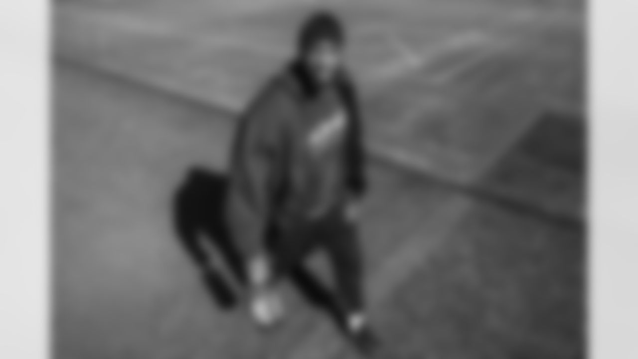 Los Angeles Chargers OLB Odafe Oweh (98) travels to New England on Friday, Jan. 9, 2025 for the Wild Card matchup against the New England Patriots.