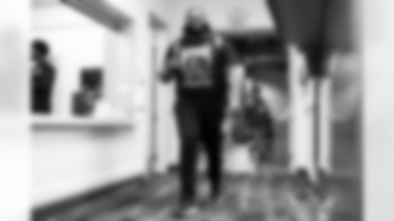 OL Jamaree Salyer (68)