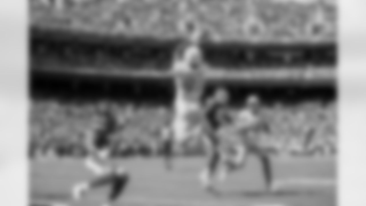 The Los Angeles Chargers play the Kansas City Chiefs on Sunday, September 26, 2021 at Arrowhead Stadium in Kansas City, MO.
[FINAL SCORE: LAC 30 - KC 24]