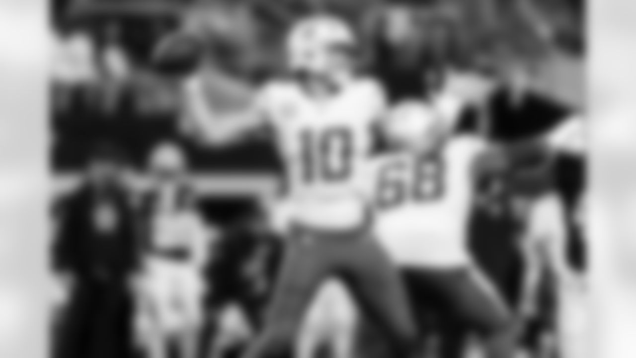 QB Justin Herbert (10)