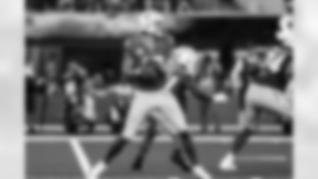 QB Justin Herbert (10)