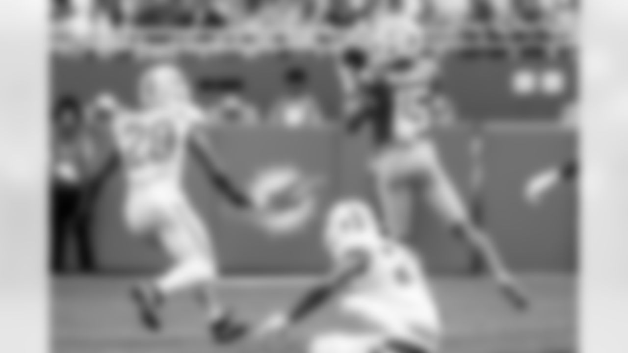 Check out the best shots from the Chargers Week 6 matchup against the Dolphins!
