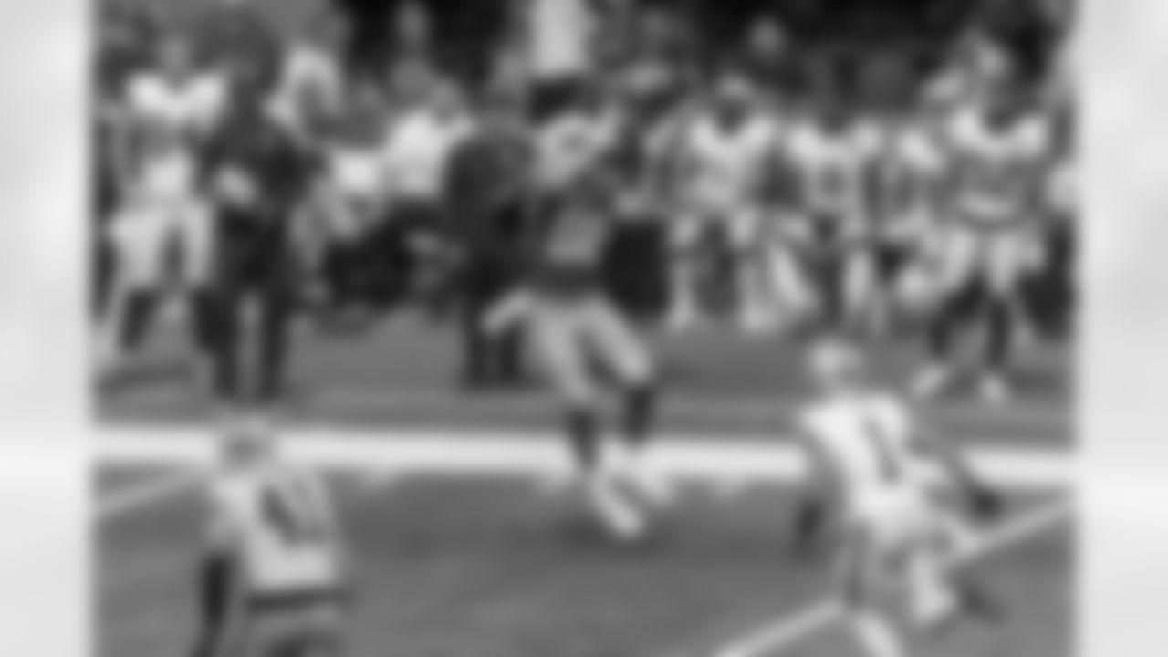 The Los Angeles Chargers play the Las Vegas Raiders on Sunday, September 8, 2024 at SoFi Stadium in Inglewood, CA.
[FINAL SCORE: LAC 22 - LV 10]