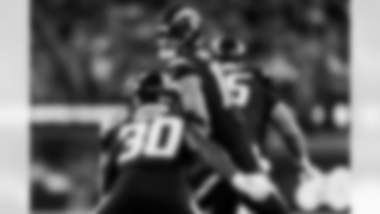 Take a look back at the best photos of Justin Herbert's 2025 campaign.