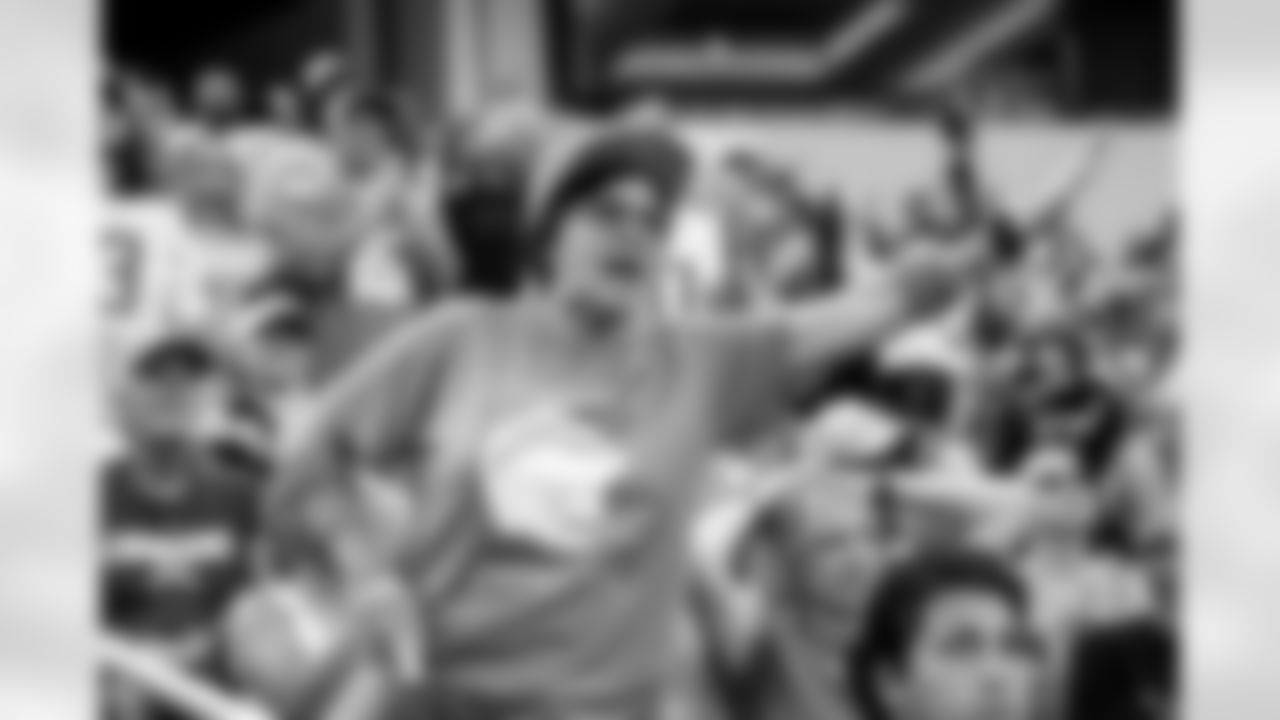 The Los Angeles Chargers play the Washington Commanders on Sunday, October 5, 2025 at SoFi Stadium in Inglewood, CA.
[FINAL SCORE: WAS 27 - LAC 10]