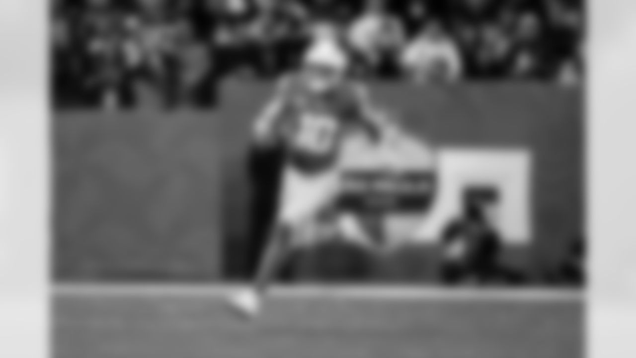 QB Justin Herbert (10)