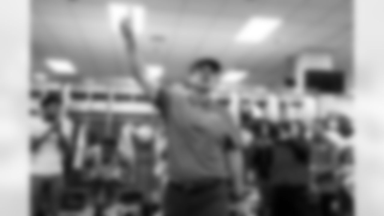 Check out the best shots from the Chargers Week 9 matchup against the Titans!